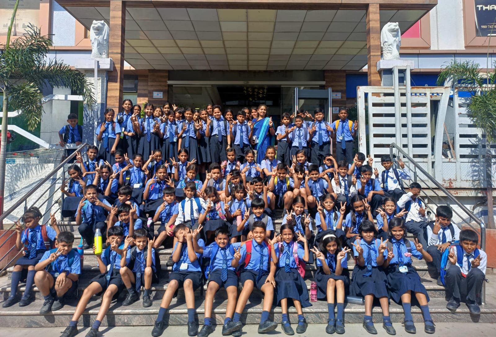 VARDAAN INTERNATIONAL ACADEMY ALONG WITH TRUE OBSERVING INDIA ORGANIZED A FUN FILLED DAY FOR ITS STUDENTS BY TAKING THEM OUT FOR THE MOVIE "JAWAN", AT PVR CINEMAS